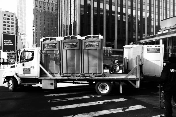 Porta potty delivery and setup in Savanna, IL